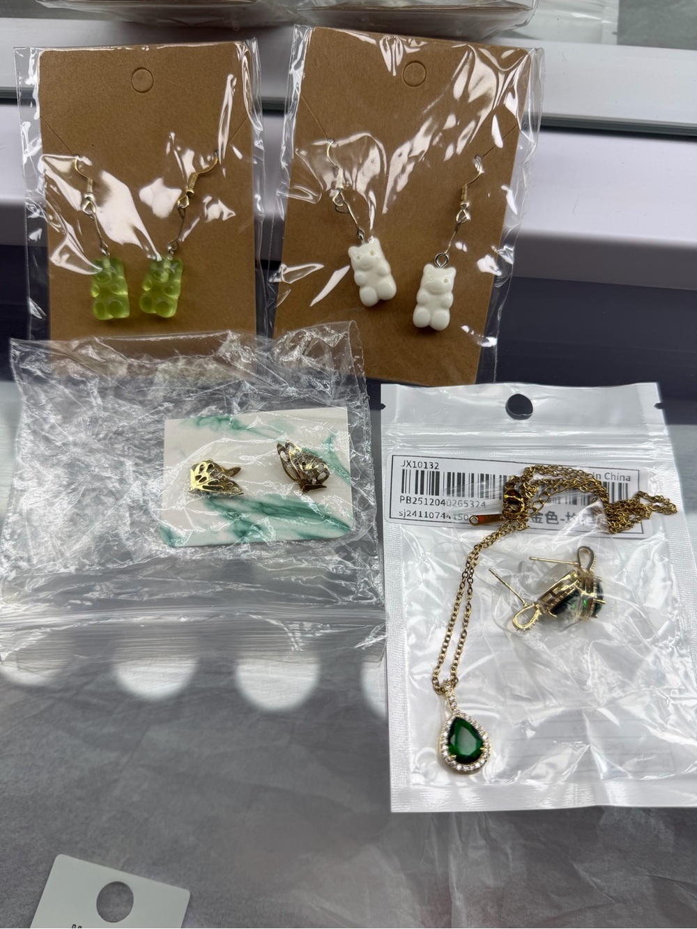 Elegant Green Teardrop Pendant Necklace and Assorted Earrings - Women Jewelry